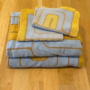 Pierre Cardin Vintage Bath towels (4) Blue & Tan Mod Fieldcrest